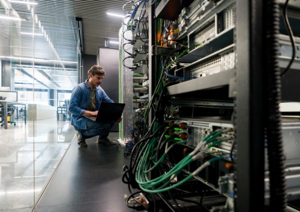 Exploring Redundant Connections For Reliability In Data Center Environments