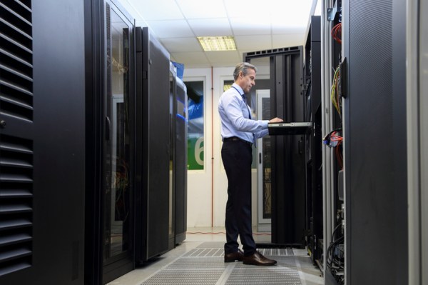 choosing the right data center rental